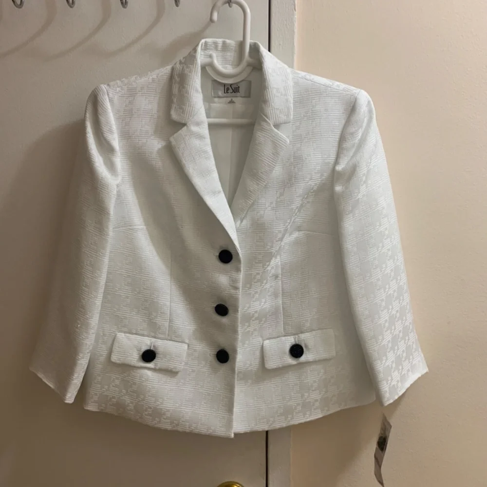 NWT Size 6 Le Suit Three- button Vanilla Ice Skirt Suit - Picture 8 of 10